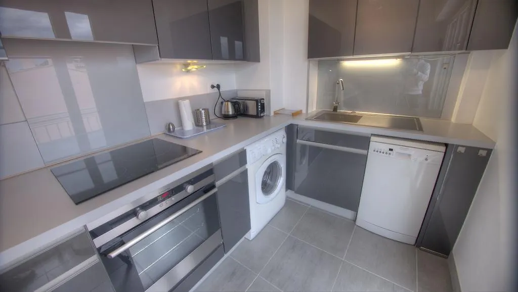 Beau 2 pièces 3 étoiles Vue Mer Garage Privé 150m plages wifi Cannes Apartamento