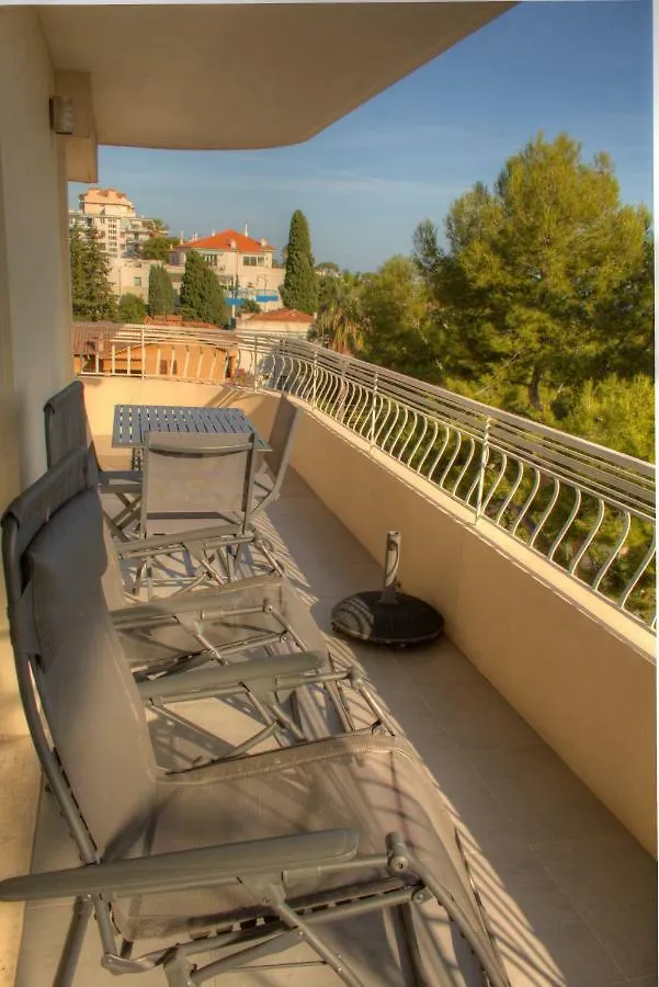 Appartement Beau 2 pièces 3 étoiles Vue Mer Garage Privé 150m plages wifi Cannes France