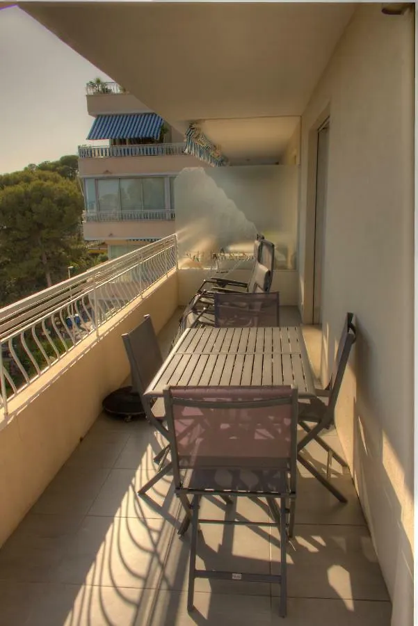 Beau 2 pièces 3 étoiles Vue Mer Garage Privé 150m plages wifi Cannes